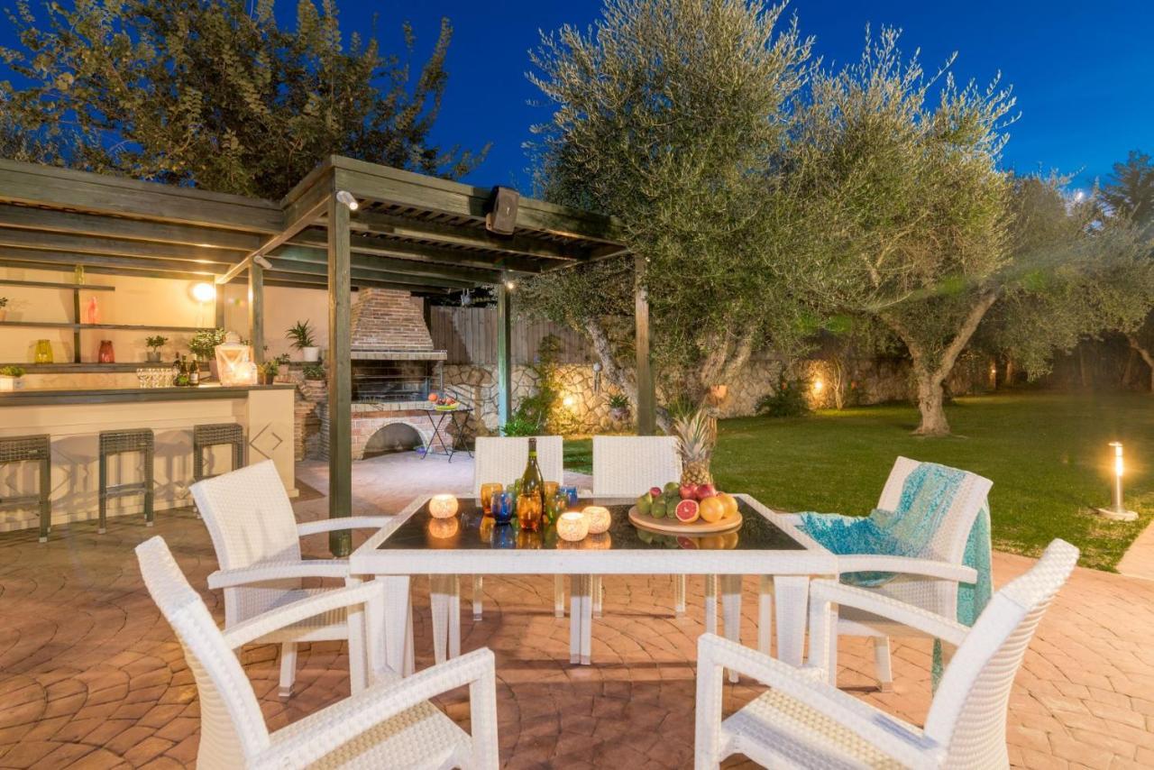 Astarte Villas - Istar Villa With Tennis Court Makhairádhon المظهر الخارجي الصورة