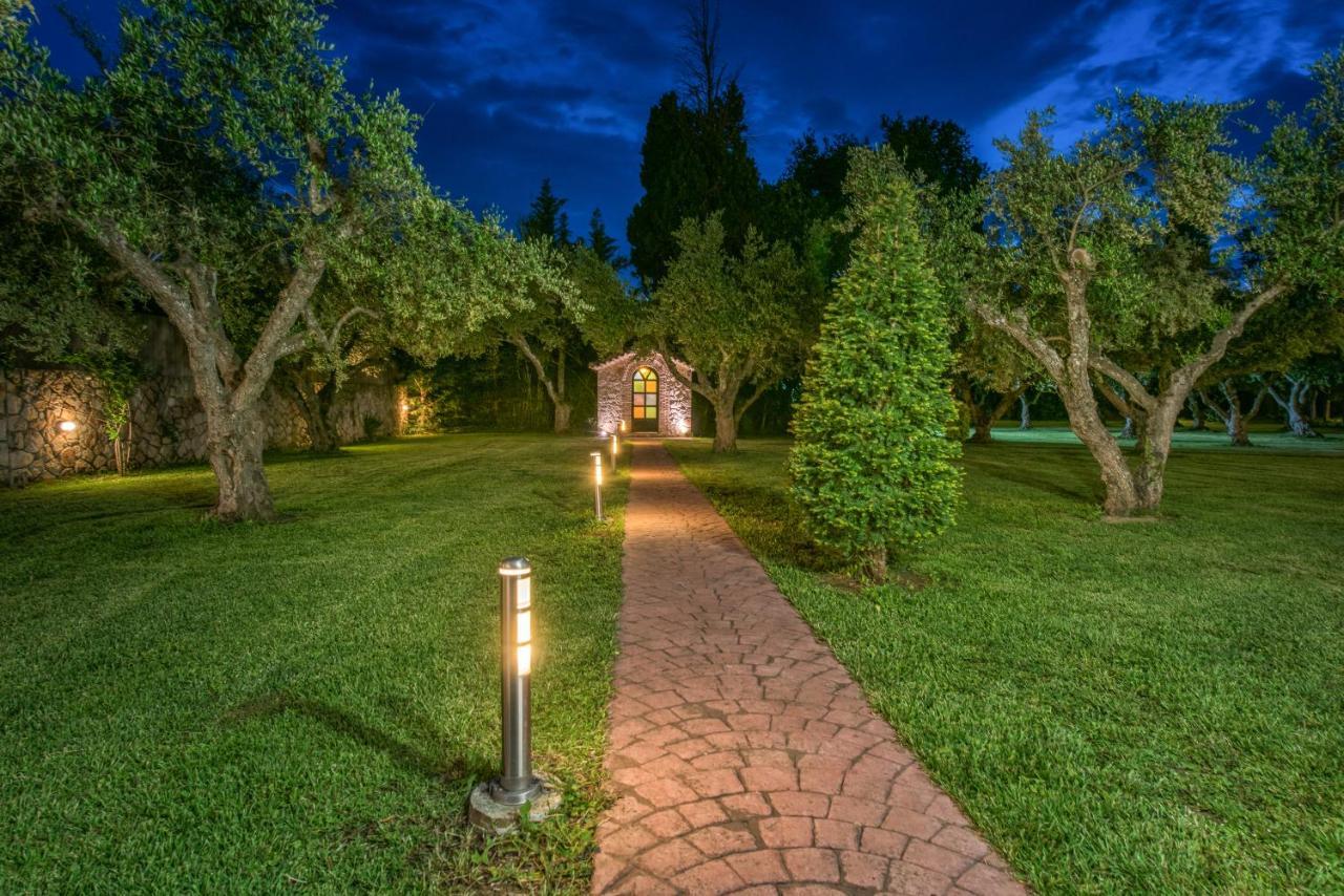 Astarte Villas - Istar Villa With Tennis Court Makhairádhon المظهر الخارجي الصورة