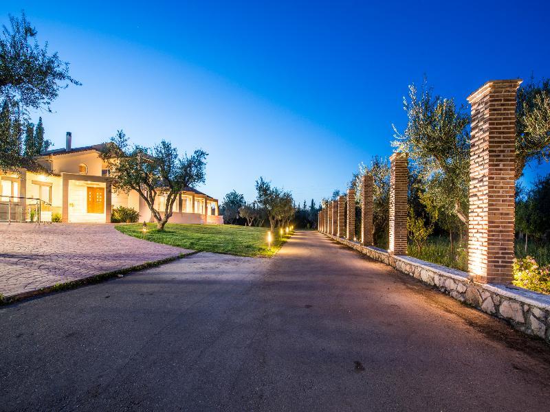 Astarte Villas - Istar Villa With Tennis Court Makhairádhon المظهر الخارجي الصورة