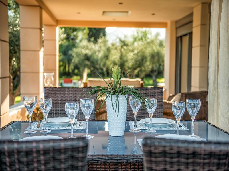 Astarte Villas - Istar Villa With Tennis Court Makhairádhon المظهر الخارجي الصورة